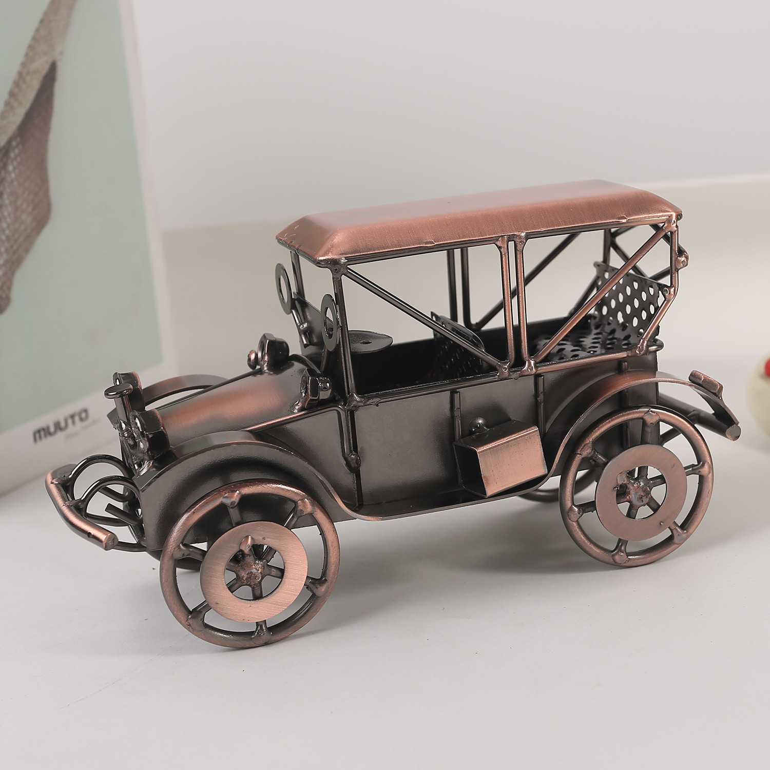 ヨーロッパスタイルのヴィンテージ合金古い車の模型装飾品クリエ - Vintage Toys Collection のレビューと価格